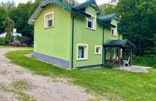 Kolczyglowy House | Discover Domek nad Wodospadem: Pet & Child Friendly Retreat