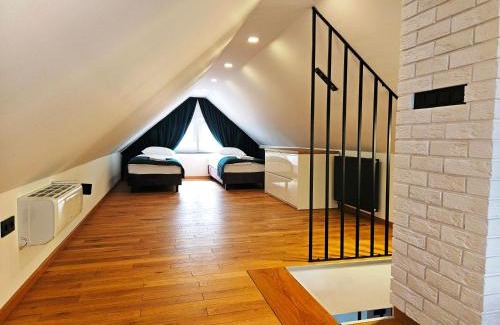 Czchow Villa | Relax at Domek z jacuzzi Cztery Pory Roku with Pool & Kitchen