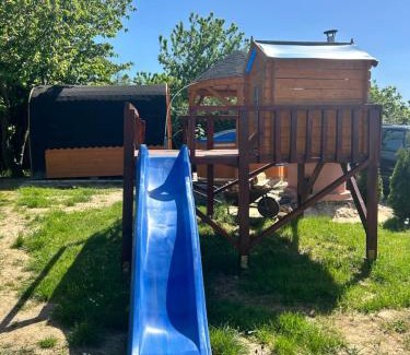 Nielisz House | Family-Friendly Getaway at Domek Zuza Nielisz with Hot Tub