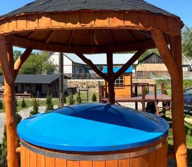 Nielisz House | Family-Friendly Getaway at Domek Zuza Nielisz with Hot Tub