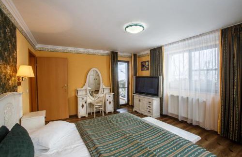 Danes House | Discover Domeniul Dracula Daneș: Oceanfront with Pool