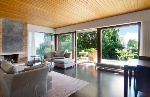 Salem Apartment | Relax at Domicile: 4-Star Retreat for Families & Pets