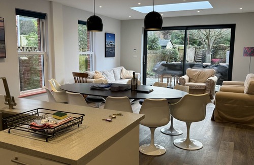 Seaview House | Beautiful Refurbished Seaside Retreat with Unique Amenities