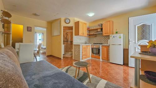 Mareda Apartment | Top-Rated Domili Hotel: Family-Friendly Getaway Awaits