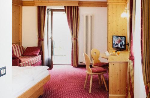 Cogolo Hotel | Discover Domina Parco Dello Stelvio: 4-Star Retreat Awaits