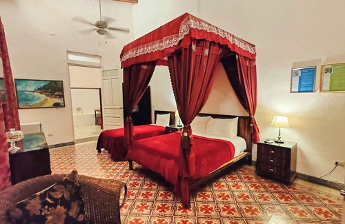 Zona Colonial Hotel | Colonial House with Pool Near the Ocean in Dominican Republic