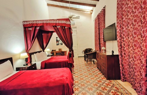 Zona Colonial Hotel | Colonial House with Pool Near the Ocean in Dominican Republic