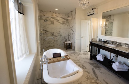 Guthrie Hotel | Guest Rated: Dominion House with Family-Friendly Amenities
