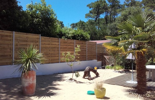 Domino House | Beachside Retreat: DOMINO with Pool & Spa, Rated 10/10!