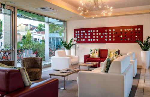 Lido di Jesolo Hotel | Discover Domino Suite Hotel & Residence with Ocean View Pool
