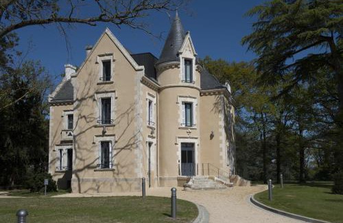 Parthenay Apartment | Discover Domitys Le Château des Plans: Oceanfront Bliss
