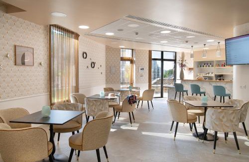 Poissy Apartment | Discover DOMITYS LE PARC DES AUBIERS with Pool & Spa