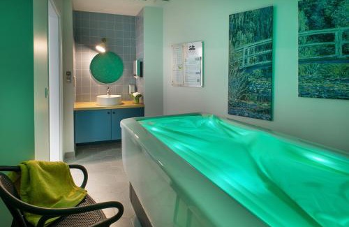 Poissy Apartment | Discover DOMITYS LE PARC DES AUBIERS with Pool & Spa