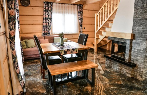 Zakopane Ski Chalet | Top-Rated Domki 4 Seasons Zakopane with Hot Tub & Kitchen