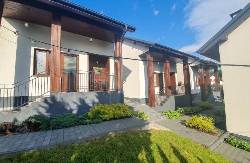 Grodek Nad Dunajcem Resort | Relax at Domki&Apartamenty Koszarka with Oceanfront Views