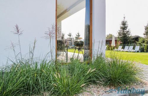 Karwienskie Bloto Drugie House | Pet-Friendly Retreat at Domki Falabay - Rated 9.9/10!