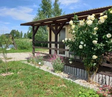 Mragowo House | Tranquil Getaway: Domki i Pokoje by the Lake near Mrągowo