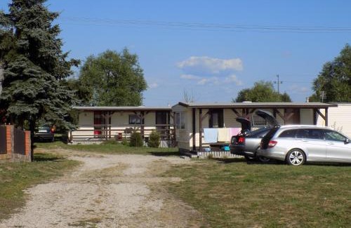 Mragowo House | Tranquil Getaway: Domki i Pokoje by the Lake near Mrągowo