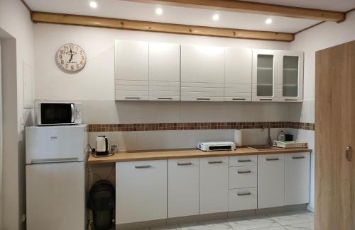 Lesko Cabin | Family-Friendly Getaway at Domki i Pokoje u Borsa