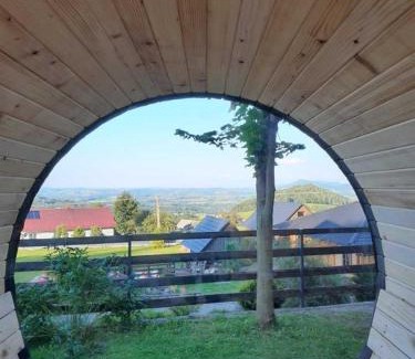 Wierzbanowa Apartment | Pet-Friendly Domki Karczma Zbójnicka with Oceanfront Views