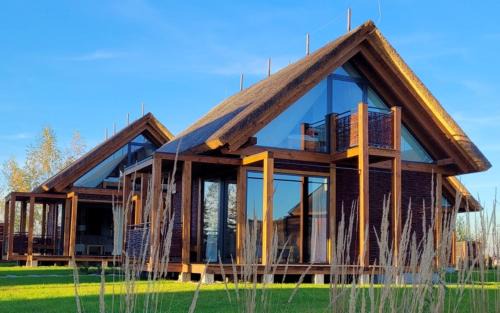 Gdow House | Discover Domki Kuter Port: Oceanfront Retreat with Pool