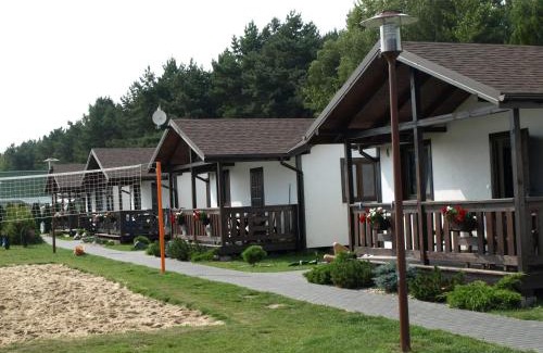 Bobolin Cabin | Discover Domki letniskowe LENIUSZKOWO: Pet-Friendly Retreat