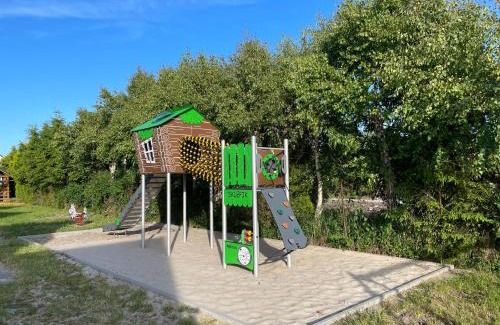 Dabki Cabin | Beachfront Retreat: Domki Letniskowe Malinka Awaits