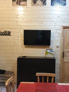 Mucharz Cabin | Cozy Getaway at Domki letniskowe Pod Lasem with Breakfast