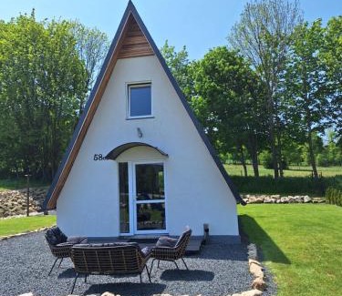 Stary Gierałtow Ski Chalet | Discover Domki na Sudeckiej Polanie: Pet-Friendly Retreat