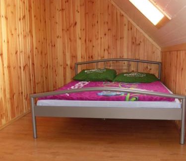 gmina Olszyna Ski Chalet | Pet-Friendly Domki Nad Jeziorem Karłowice - Family Retreat