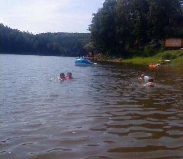 gmina Olszyna Ski Chalet | Pet-Friendly Domki Nad Jeziorem Karłowice - Family Retreat