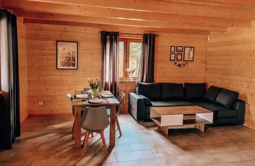 Poniszowice House | Experience Domki nad jeziorem Pławniowice - Pet-Friendly Retreat