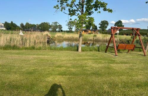 Małdyty Cabin | Discover Domki nad stawem: Oceanfront Retreat with Pool