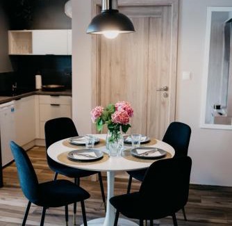 Dabie Ski Chalet | Inviting Domki-Temar Kompleks Wypoczynkowy with Ocean Views