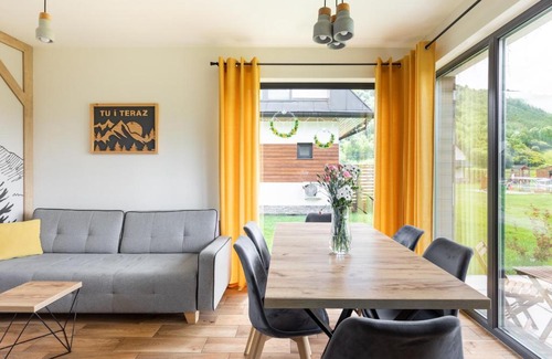 Szczawnica Ski Chalet | Experience DOMKI TU I TERAZ: Pet-Friendly Oceanfront Escape