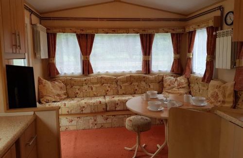 Ustrzyki Dolne Resort | Pet-Friendly Retreat at Domki u Brzeginy - Rated 9.8/10