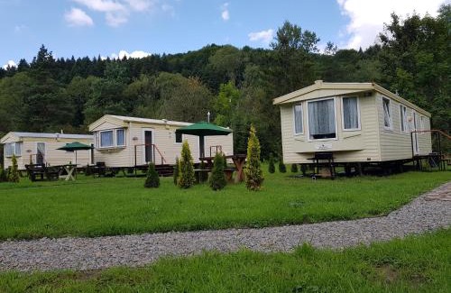 Ustrzyki Dolne Resort | Pet-Friendly Retreat at Domki u Brzeginy - Rated 9.8/10