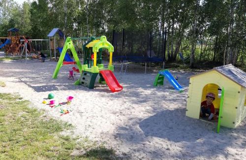 Dabki Resort | Pet-Friendly Retreat at Domki u Leona: 9/10 Rated Comfort