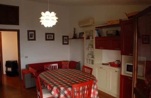 Torre dei Corsari Apartment | Domu Noa: Ocean View Retreat with Family-Friendly Amenities