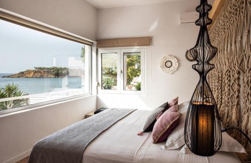 Agii Apostoli Villa | Oceanfront Escape at Domus Aqua - 4-Star Guest Rated 10/10