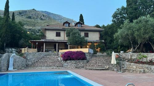 Pagnano House | Oceanfront Domus Arco Romano: Perfect Family Getaway
