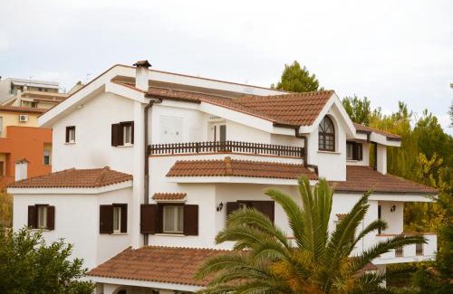 Montescaglioso Bed & Breakfast | Exceptional Domus Dams B&B: Child-Friendly with Kitchen