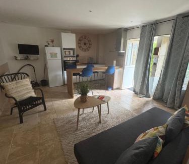 Autun House | Inviting Domus de la Pierre: Pet-Friendly Family Getaway