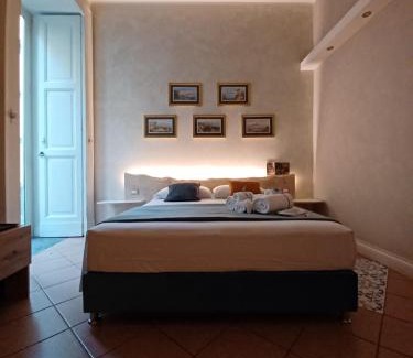 Naples City Centre Bed & Breakfast | Exceptional Domus Duomo B&B Napoli with Breakfast & Dining