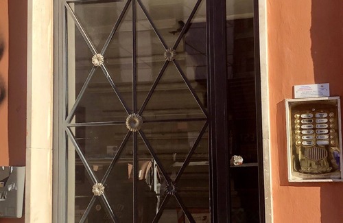 Quartiere XI Portuense Apartment | Unforgettable Stay at Domus Giordano Trastevere - 10/10 Rating