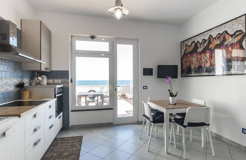 Formia Apartment | Unforgettable Domus Hormiae by the Beach with Ocean View