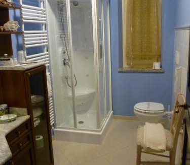 Treiso Bed & Breakfast | Relax at Domus Langhe B&B: 4-Star Oceanfront Retreat