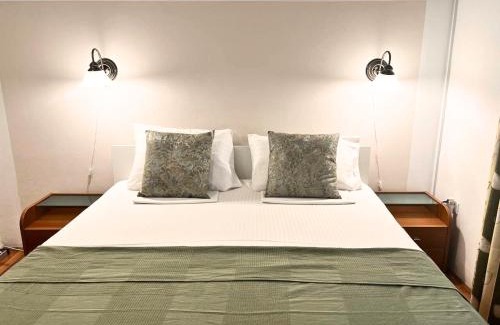 Banjole House | Discover Domus Maria: Poolside Oasis with Free Parking