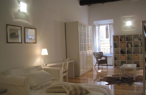 Navona House | Domus Nymphae: 4-Star Haven with Top Ratings & Family Amenities