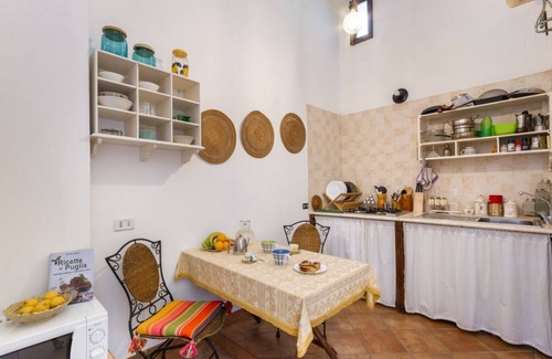 Squinzano Apartment | Cozy Domus Perrone: Garden Retreat 10 Min from the Sea